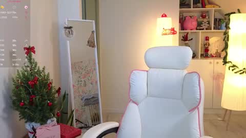 Snapshot of brilliantvictoria chatting on 12/21/24, 12:49 Vi. online show from 12/21/24, 12:49