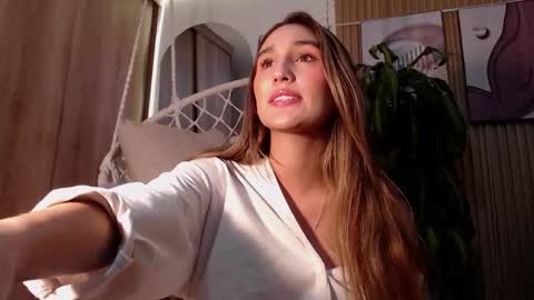 Snapshot of brinna_ev chatting on 10/21/25, 01:06 B R I N N A online show from 10/21/25, 01:06