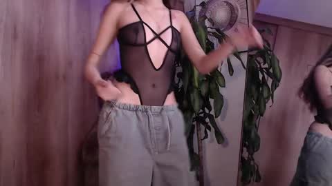 Snapshot of brinna_ev chatting on 11/21/25, 07:01 B R I N N A online show from 11/21/25, 07:01