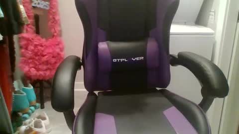 Snapshot of briny2021 chatting on 01/04/25, 11:54 Briny online show from 01/04/25, 11:54