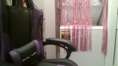 Snapshot of briny2021 chatting on 03/11/25, 04:10 Briny online show from 03/11/25, 04:10