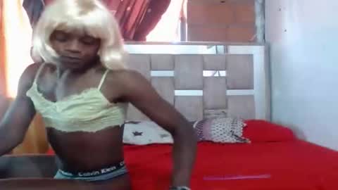 Snapshot of britannyts1 chatting on 11/11/25, 09:48 britannyts1 online show from 11/11/25, 09:48