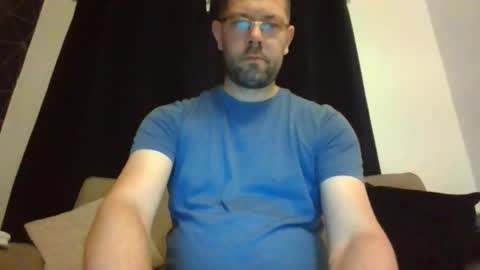 Snapshot of britguy6985 chatting on 10/08/25, 07:33 britguy6985 online show from 10/08/25, 07:33