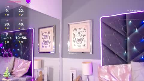 Snapshot of brittanyjhonnns chatting on 12/17/24, 02:12 brittany 25 years old happy as a worm online show from 12/17/24, 02:12