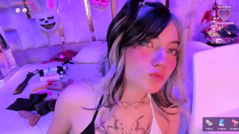 Snapshot of broklin_white23 chatting on 01/26/25, 01:04 online show from 01/26/25, 01:04