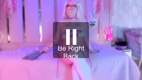 Snapshot of broklin_white23 chatting on 10/17/25, 03:47 online show from 10/17/25, 03:47