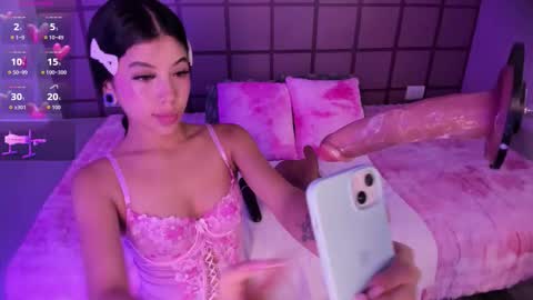 Snapshot of brooke_monroe chatting on 10/29/25, 04:42 Brooke online show from 10/29/25, 04:42