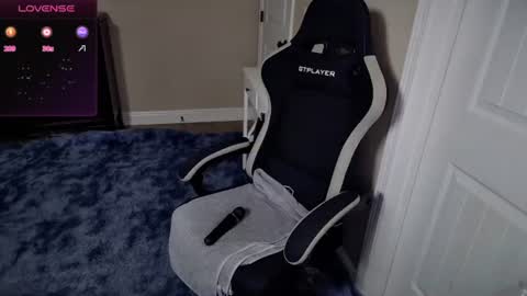 Snapshot of brookebee27 chatting on 03/08/25, 12:33 brookebee online show from 03/08/25, 12:33