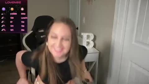 Snapshot of brookebee27 chatting on 03/11/25, 10:42 brookebee online show from 03/11/25, 10:42