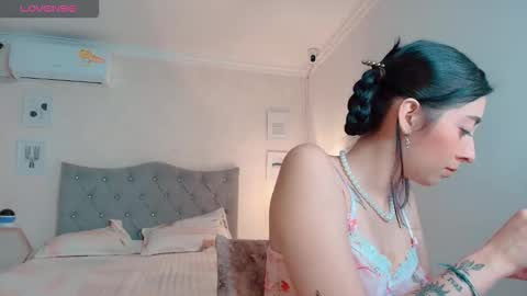 Brook Loves online show from 11/13/25, 04:22