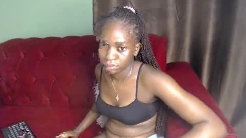 Snapshot of brownebony4 chatting on 02/02/25, 05:37 Brownie online show from 02/02/25, 05:37