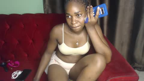 Snapshot of brownebony4 chatting on 02/23/25, 03:24 Brownie online show from 02/23/25, 03:24