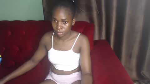 Snapshot of brownebony4 chatting on 02/25/25, 03:31 Brownie online show from 02/25/25, 03:31