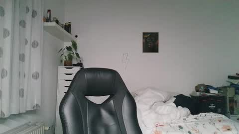 Bruce online show from 10/19/25, 07:03