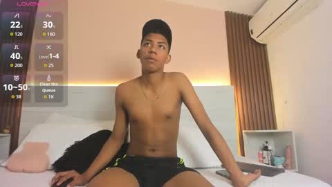 Snapshot of brunette__boy chatting on 09/10/25, 03:28 Luis online show from 09/10/25, 03:28