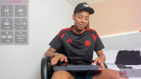 Snapshot of brunette__boy chatting on 09/10/25, 11:49 Luis online show from 09/10/25, 11:49