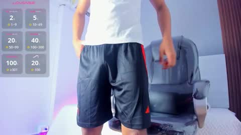 Snapshot of brunette__boy chatting on 10/09/25, 04:10 Luis online show from 10/09/25, 04:10