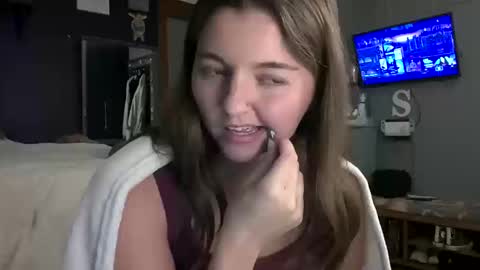 brunettebaby040 online show from 10/14/25, 10:43