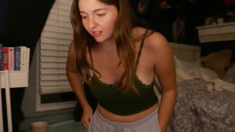 brunettebaby040 online show from 10/16/25, 11:06