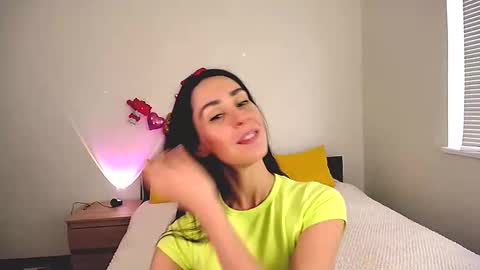 Snapshot of brunettgirl_ chatting on 11/04/25, 07:29 Ellis online show from 11/04/25, 07:29