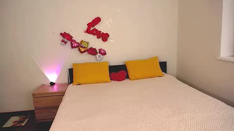 Snapshot of brunettgirl_ chatting on 11/09/25, 06:44 Ellis online show from 11/09/25, 06:44