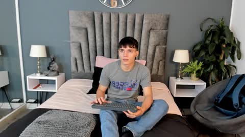 Snapshot of bruno_bellini chatting on 11/19/25, 11:21 Bruno Bellini online show from 11/19/25, 11:21