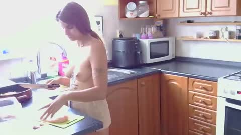 Snapshot of brutecia chatting on 09/14/25, 08:24 brutecia online show from 09/14/25, 08:24