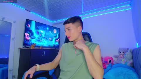 Snapshot of bryam_hot chatting on 01/21/25, 02:11 BRYAM INDEPENDENT MODEL online show from 01/21/25, 02:11