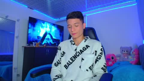 Snapshot of bryam_hot chatting on 01/24/25, 01:13 BRYAM INDEPENDENT MODEL online show from 01/24/25, 01:13