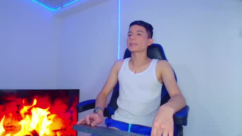 Snapshot of bryam_hot chatting on 01/29/25, 02:40 BRYAM INDEPENDENT MODEL online show from 01/29/25, 02:40