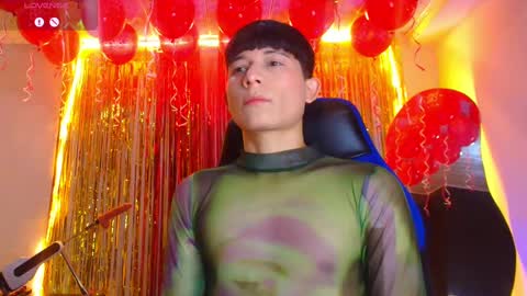 Snapshot of bryam_hot chatting on 09/18/25, 01:18 BRYAM INDEPENDENT MODEL online show from 09/18/25, 01:18