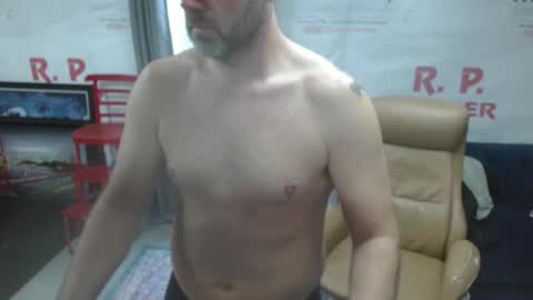 Snapshot of btrthanezra04 chatting on 11/17/25, 02:56 NickRock online show from 11/17/25, 02:56