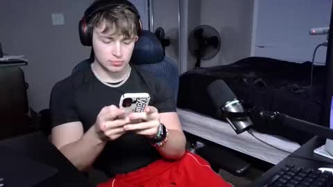 Snapshot of bubblebuttbdn chatting on 10/15/25, 02:22 BubblebuttBdn online show from 10/15/25, 02:22