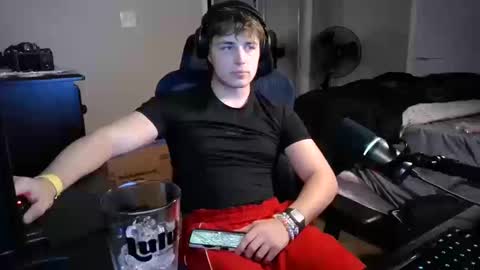 Snapshot of bubblebuttbdn chatting on 10/17/25, 01:20 BubblebuttBdn online show from 10/17/25, 01:20