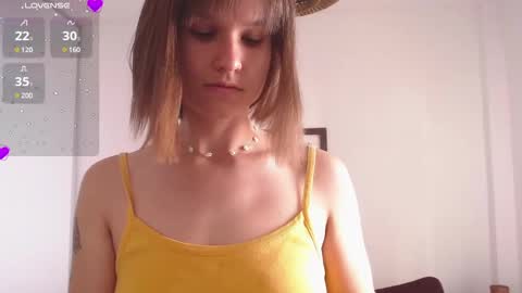 Snapshot of buckwheat_queen chatting on 02/18/25, 12:39 Mira online show from 02/18/25, 12:39