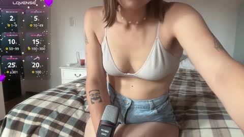 Snapshot of buckwheat_queen chatting on 02/23/25, 04:57 Mira online show from 02/23/25, 04:57