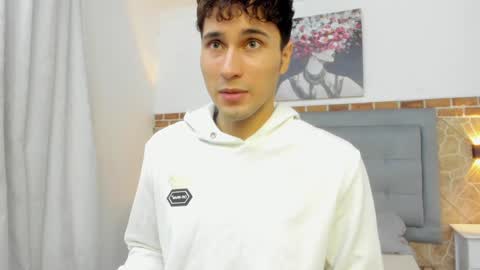 Snapshot of buddy_whitte chatting on 02/01/25, 11:21 Buddy Whitte online show from 02/01/25, 11:21