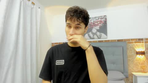 Snapshot of buddy_whitte chatting on 02/05/25, 11:23 Buddy Whitte online show from 02/05/25, 11:23