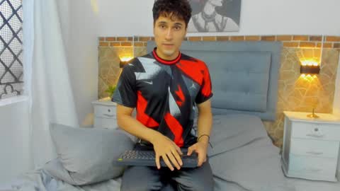 Snapshot of buddy_whitte chatting on 02/07/25, 05:29 Buddy Whitte online show from 02/07/25, 05:29