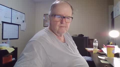 Snapshot of bullfrogg5050 chatting on 09/16/25, 03:35 bullfrogg5050 online show from 09/16/25, 03:35