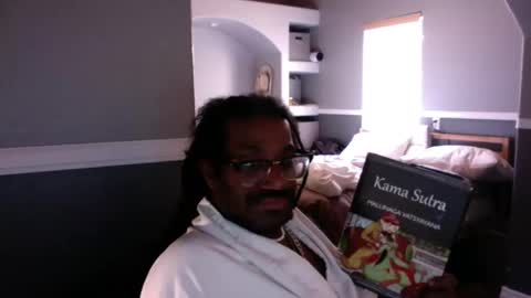 Bungalow Entertainment online show from 10/19/25, 07:58