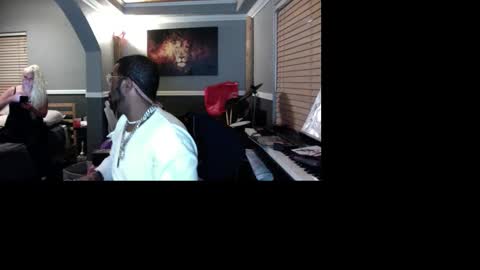 Bungalow Entertainment online show from 11/27/25, 08:16