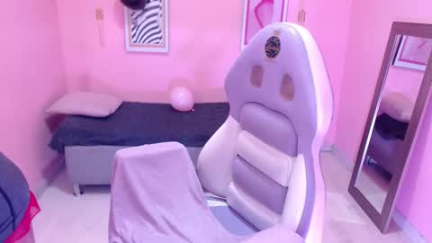 ... .          . ... online show from 11/17/25, 02:34