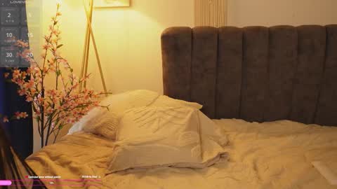 Snapshot of bunnycute_shy chatting on 09/25/25, 02:54 30 Off online show from 09/25/25, 02:54