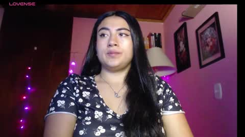 bunnyEmilyR0s33 online show from 12/10/24, 07:58