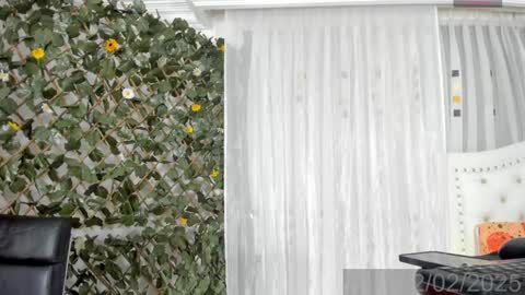 Snapshot of bunnyhots chatting on 02/03/25, 12:47 Angela Santini online show from 02/03/25, 12:47