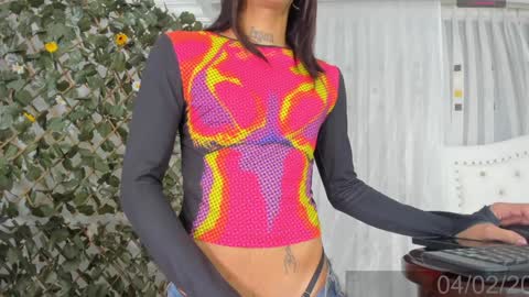 Snapshot of bunnyhots chatting on 02/05/25, 01:37 Angela Santini online show from 02/05/25, 01:37