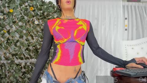 Snapshot of bunnyhots chatting on 02/05/25, 04:37 Angela Santini online show from 02/05/25, 04:37