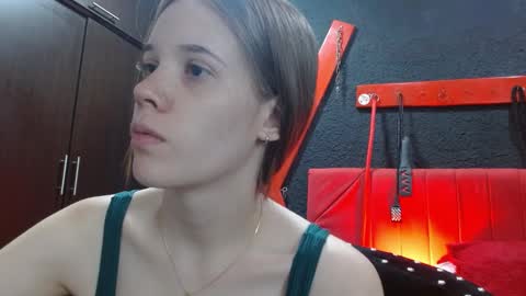 Snapshot of bunnyleahxxx chatting on 02/19/25, 12:33 ANASTASIA online show from 02/19/25, 12:33