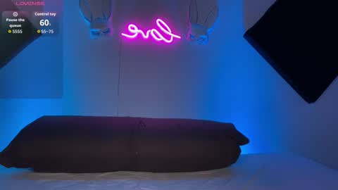 Snapshot of bunnysparamours chatting on 10/14/25, 02:12 MARY BUNNY online show from 10/14/25, 02:12